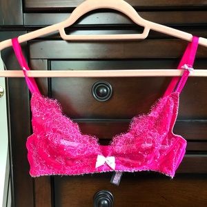 Victoria’s Secret Very Sexy Unlined Plunge Bra